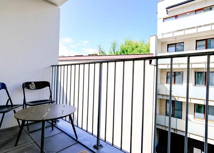 Luxury Apartment Free Parking - By Hosty